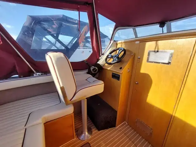 Viking 20 Cockpit Cruiser