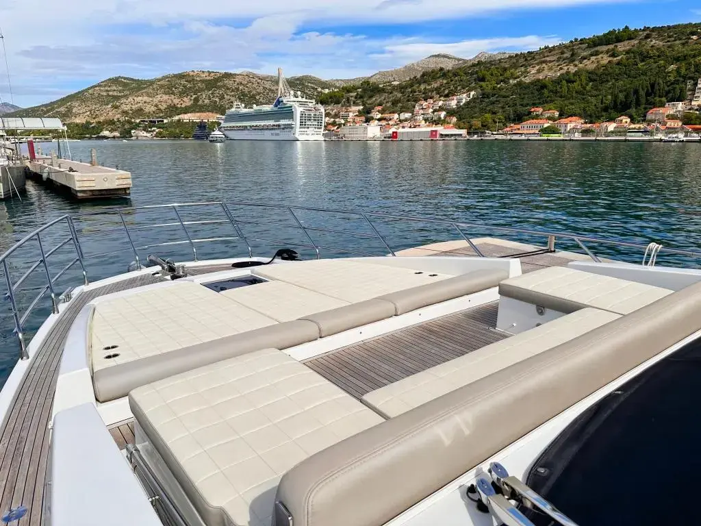 2018 Azimut 66 flybridge