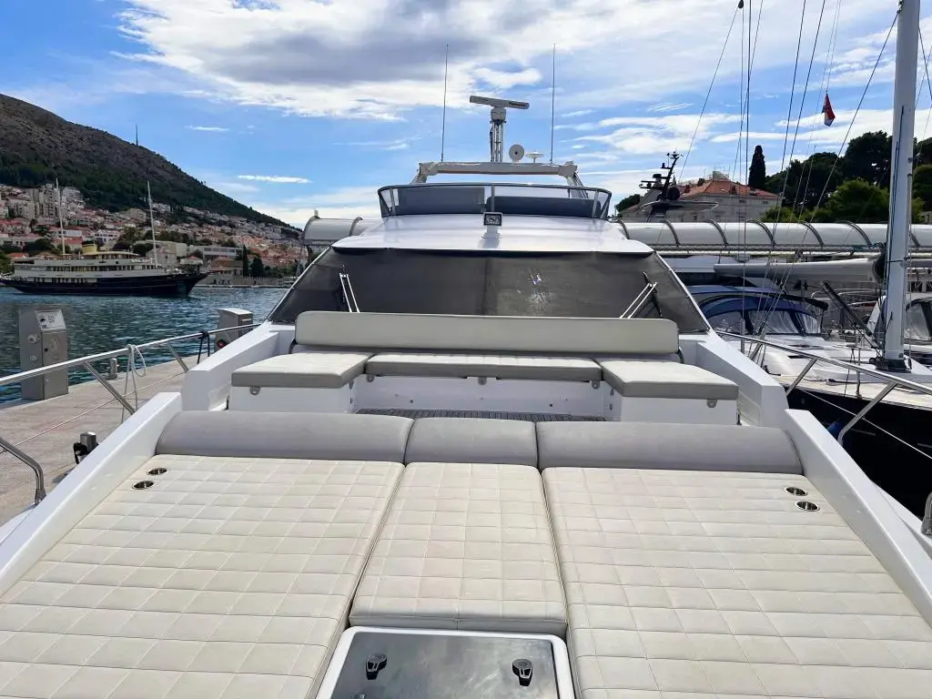 2018 Azimut 66 flybridge