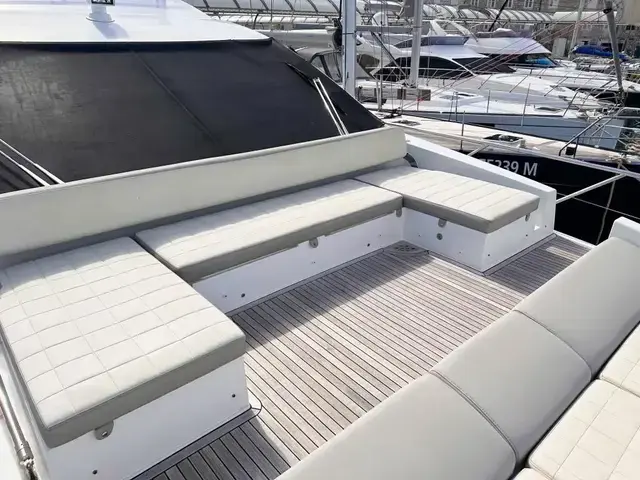 Azimut Flybridge 66