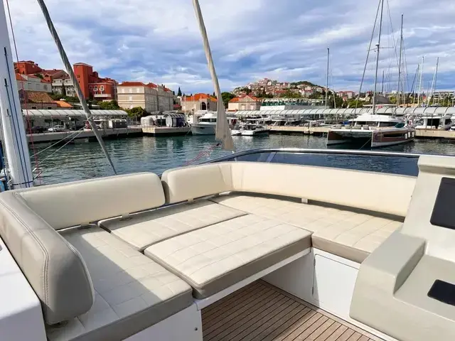 Azimut Flybridge 66