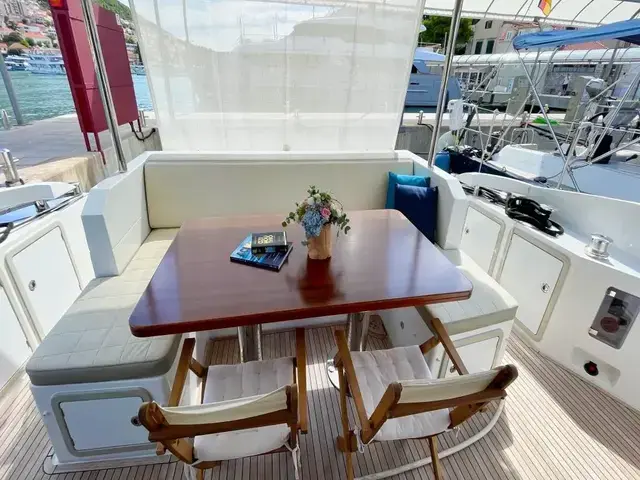 Azimut Flybridge 66