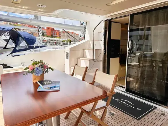 Azimut Flybridge 66