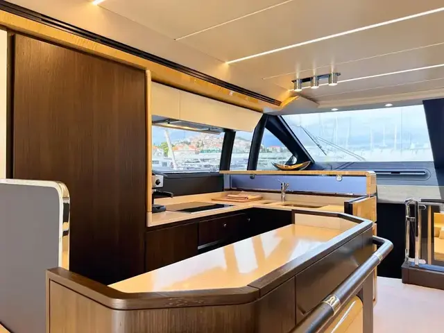 Azimut Flybridge 66