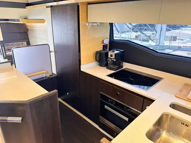 Azimut Flybridge 66