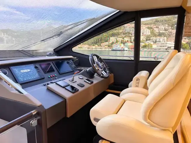 Azimut Flybridge 66