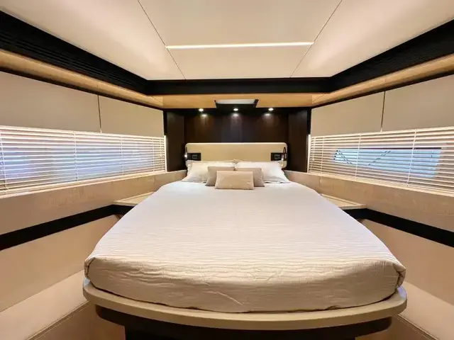 Azimut Flybridge 66