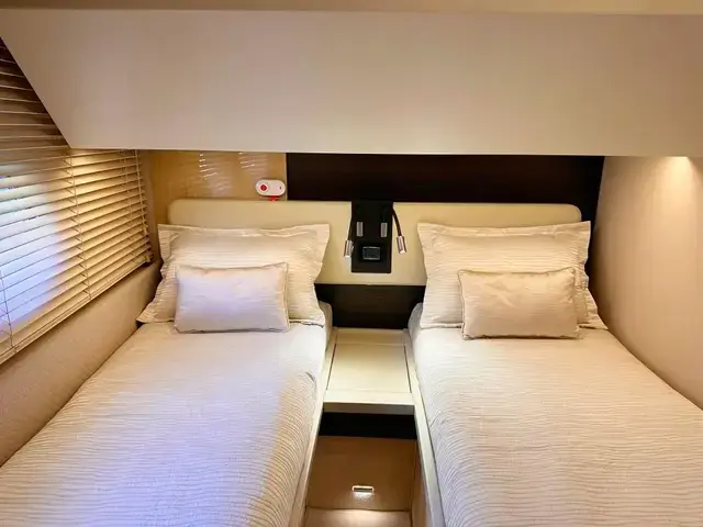 Azimut Flybridge 66