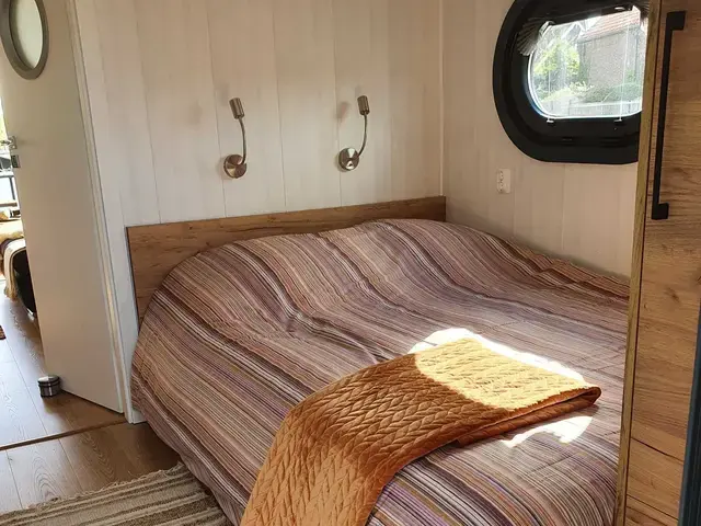 Campi 400 Per Direct In Maasbommel Houseboat