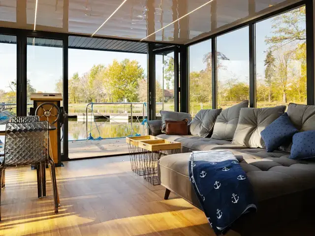 Campi 400 Per Direct In Maasbommel Houseboat