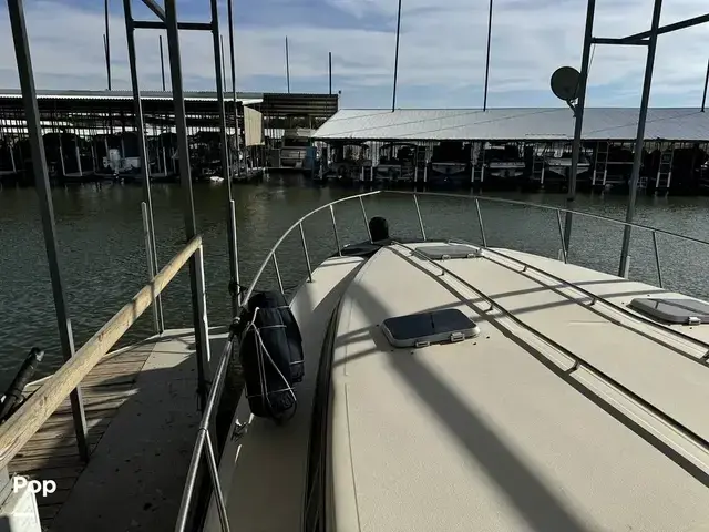 Sea Ray 390 Express Cruiser