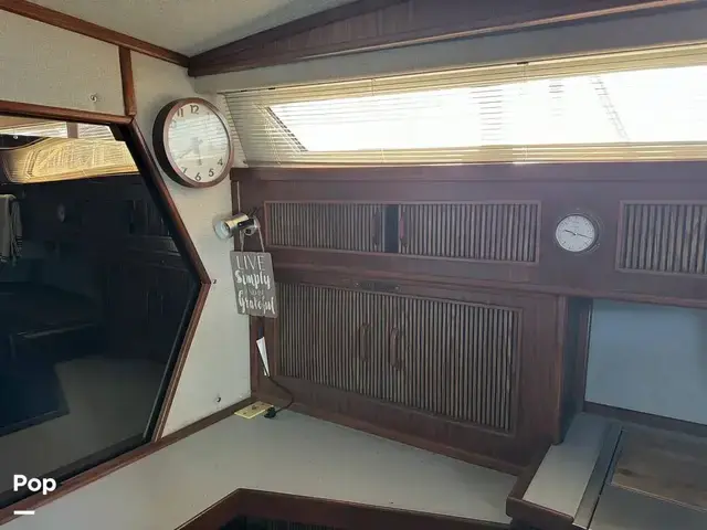 Sea Ray 390 Express Cruiser