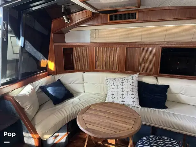 Sea Ray 390 Express Cruiser