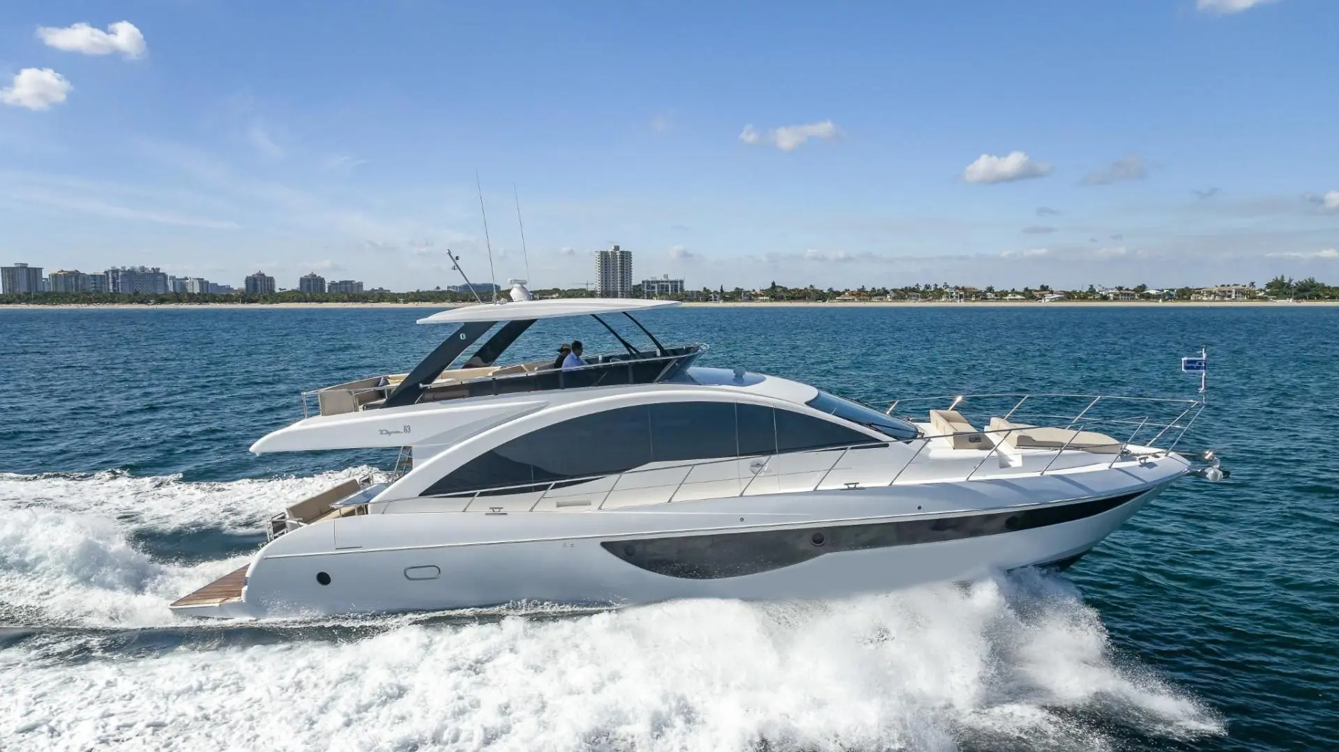 2022 Dyna flybridge 63