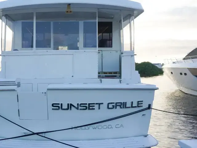 Hatteras 62 Cockpit Motor Yatch