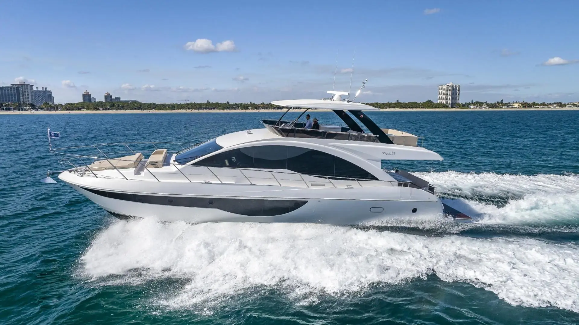 2022 Dyna flybridge 63