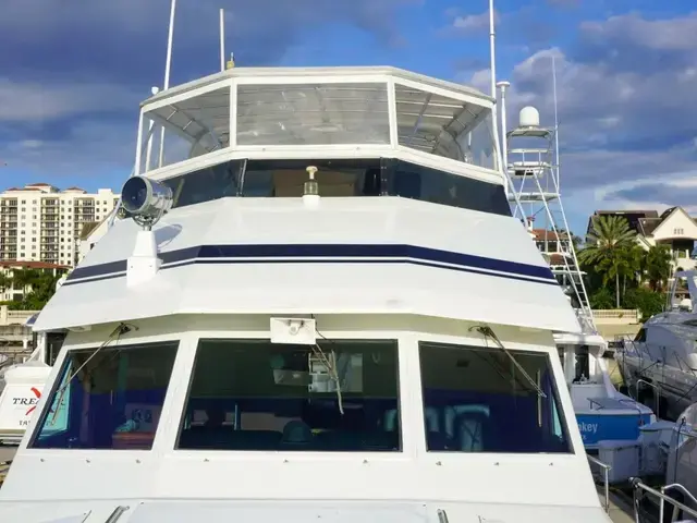 Hatteras 62 Cockpit Motor Yatch