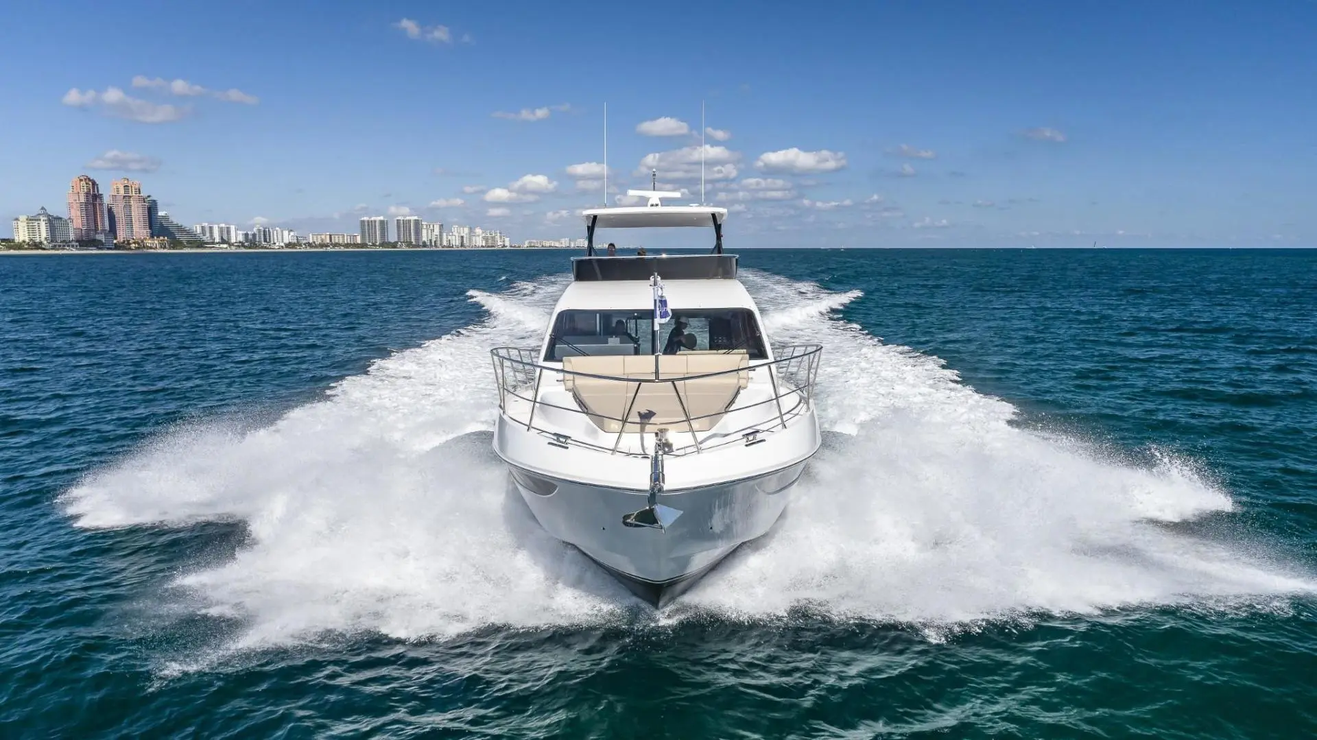 2022 Dyna flybridge 63