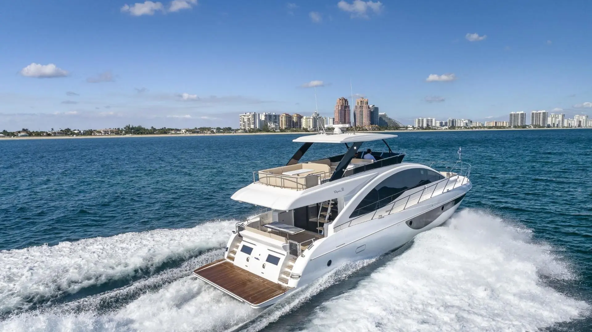 2022 Dyna flybridge 63