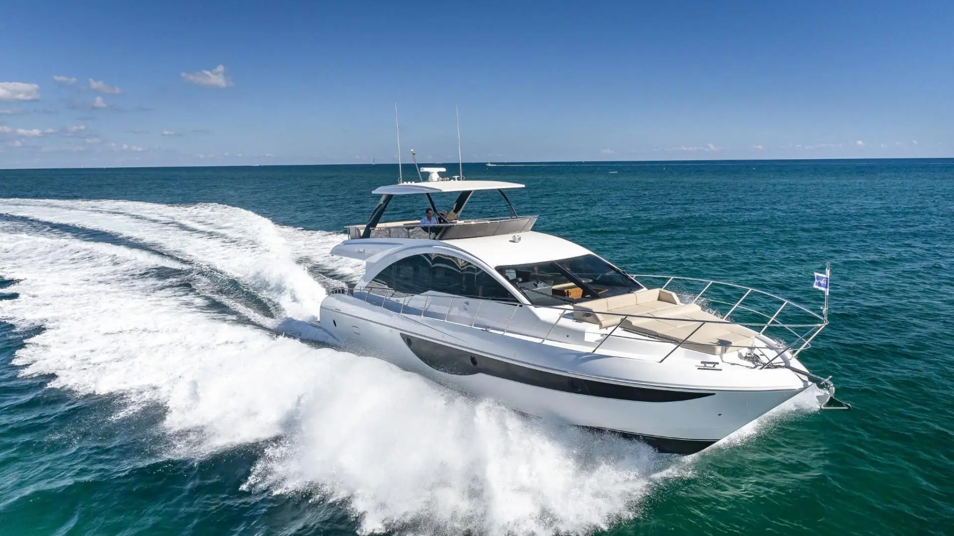 2022 Dyna flybridge 63