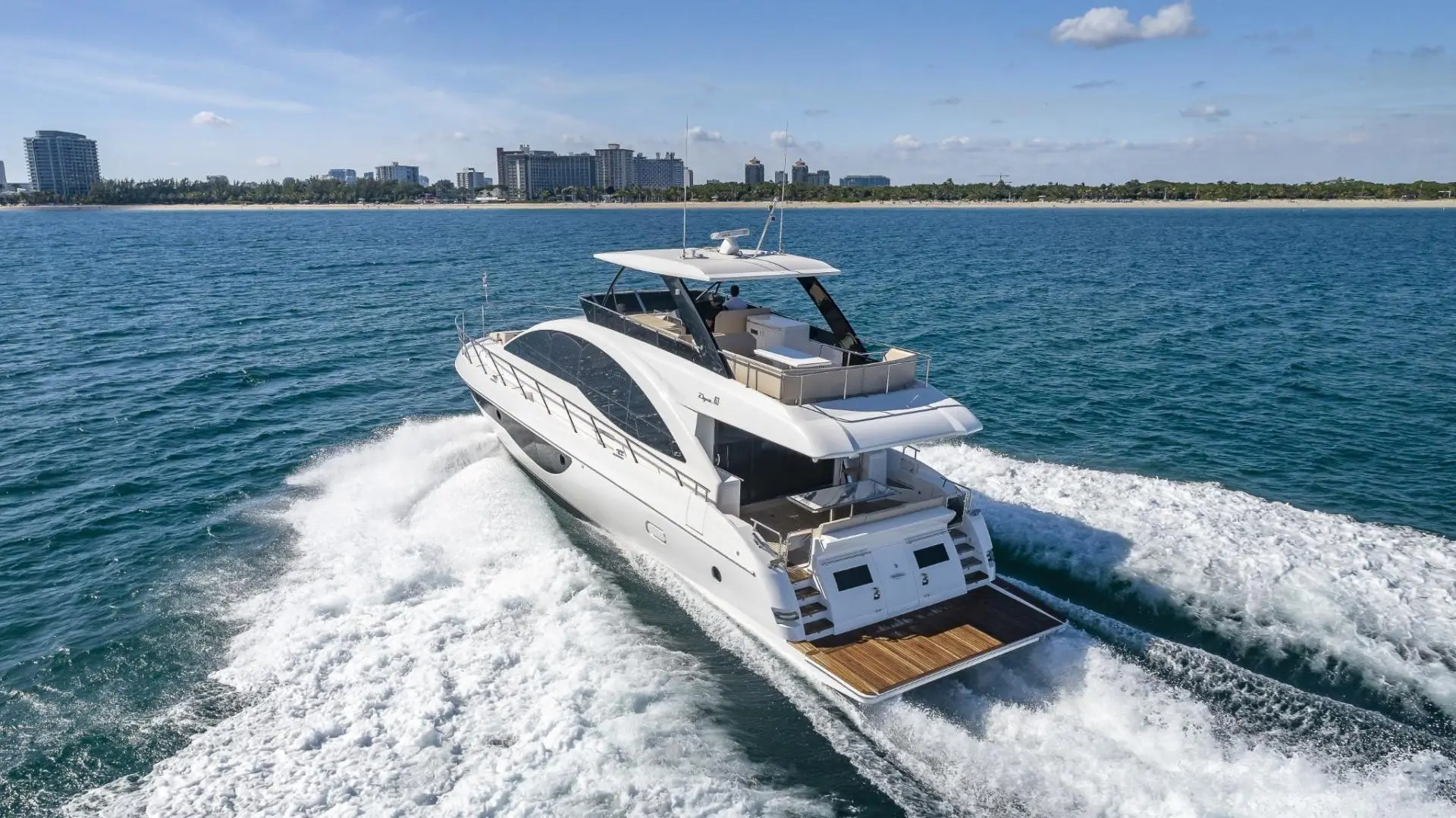 2022 Dyna flybridge 63