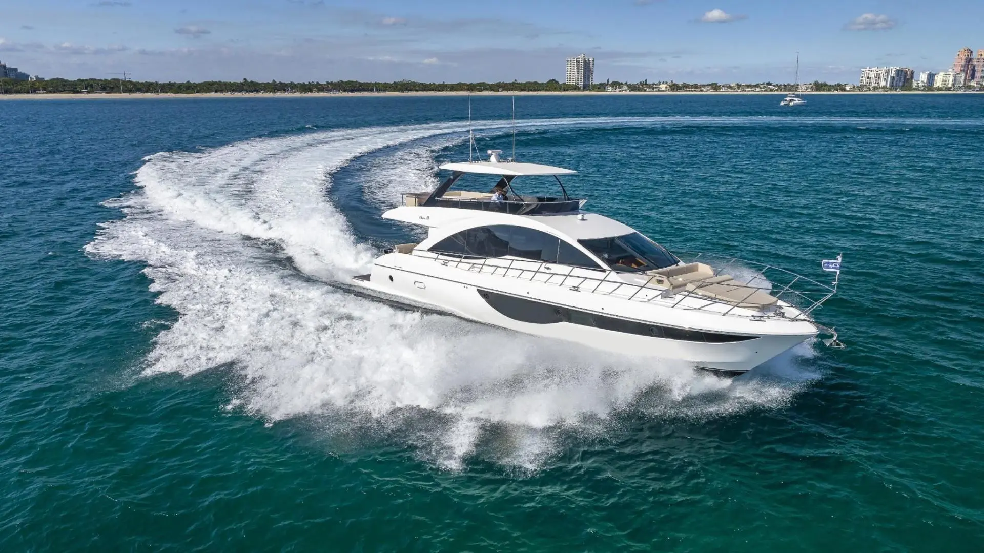 2022 Dyna flybridge 63