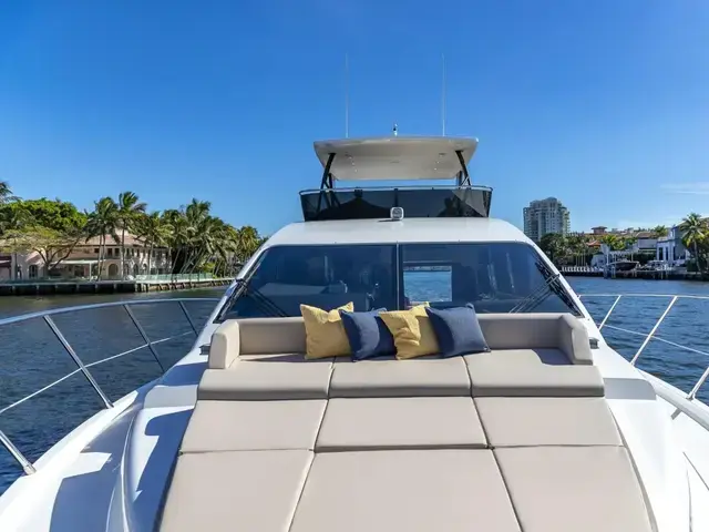 Dyna Flybridge 63