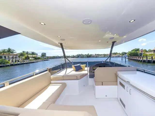 Dyna Flybridge 63