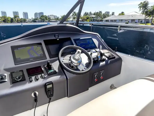 Dyna Flybridge 63