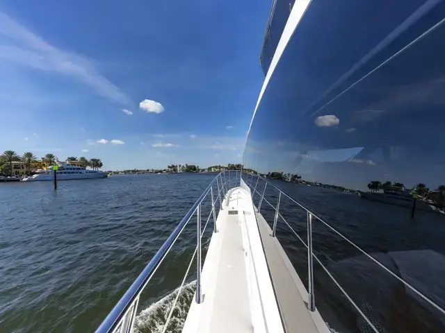 Dyna Flybridge 63