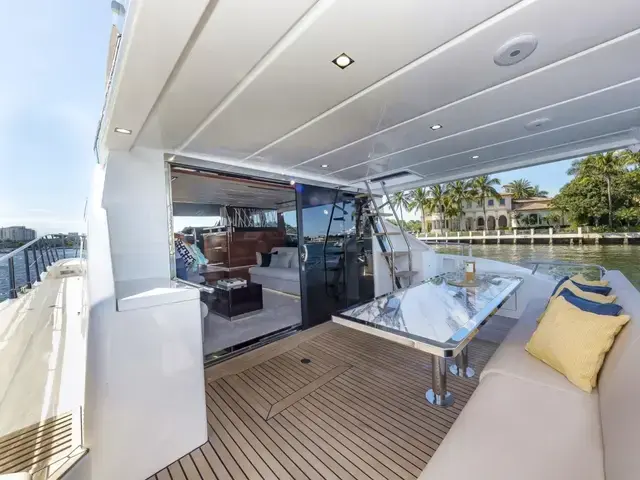 Dyna Flybridge 63