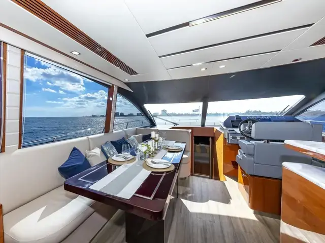 Dyna Flybridge 63