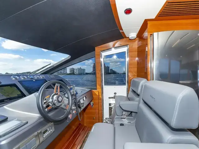 Dyna Flybridge 63