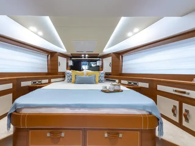 Dyna Flybridge 63