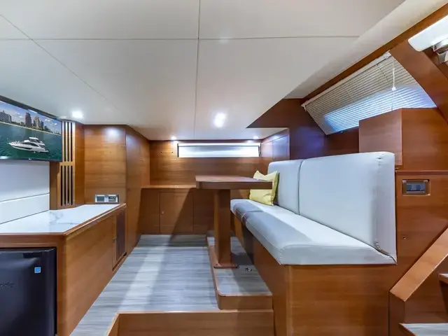 Dyna Flybridge 63