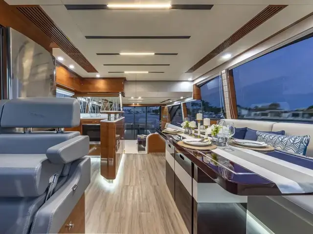 Dyna Flybridge 63