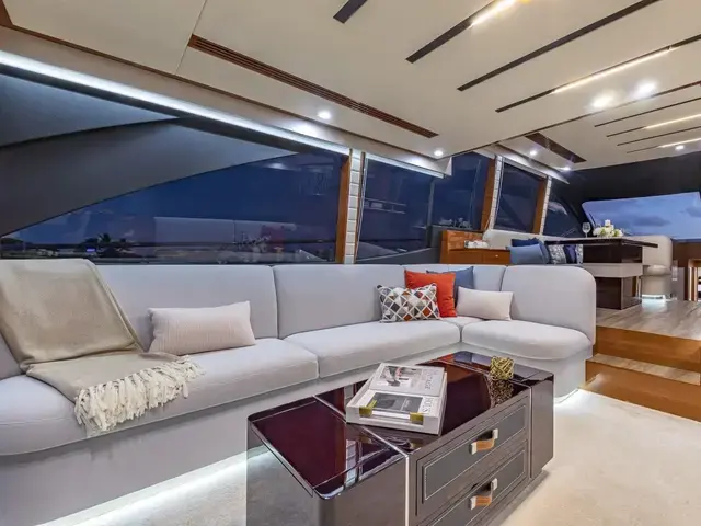 Dyna Flybridge 63