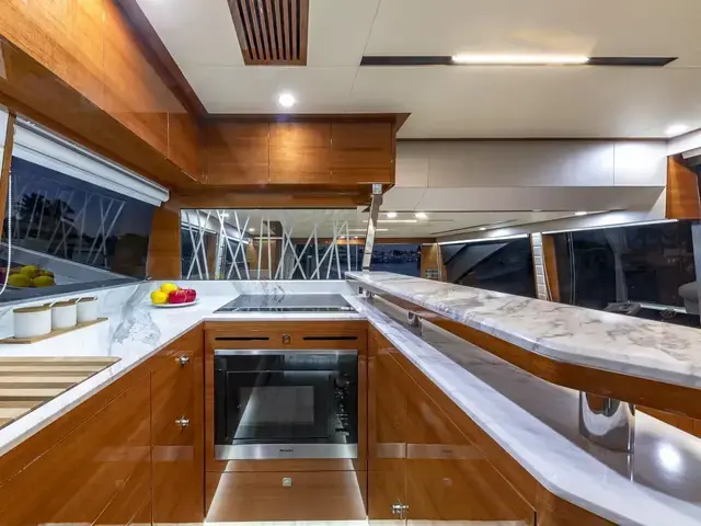 Dyna Flybridge 63