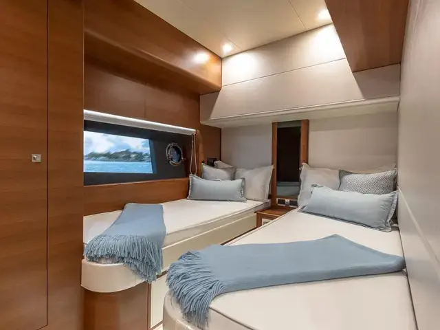 Dyna Flybridge 63