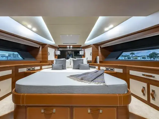 Dyna Flybridge 63