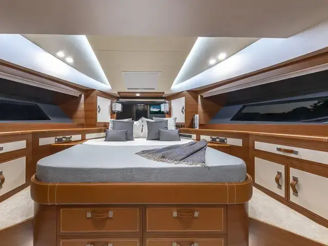 Dyna Flybridge 63