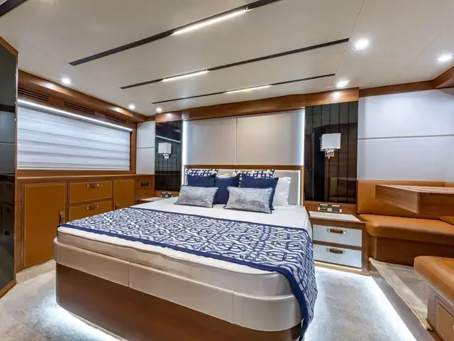 Dyna Flybridge 63