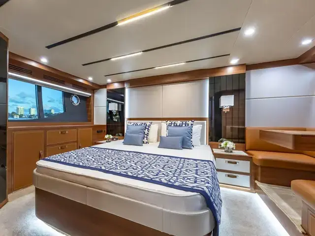 Dyna Flybridge 63