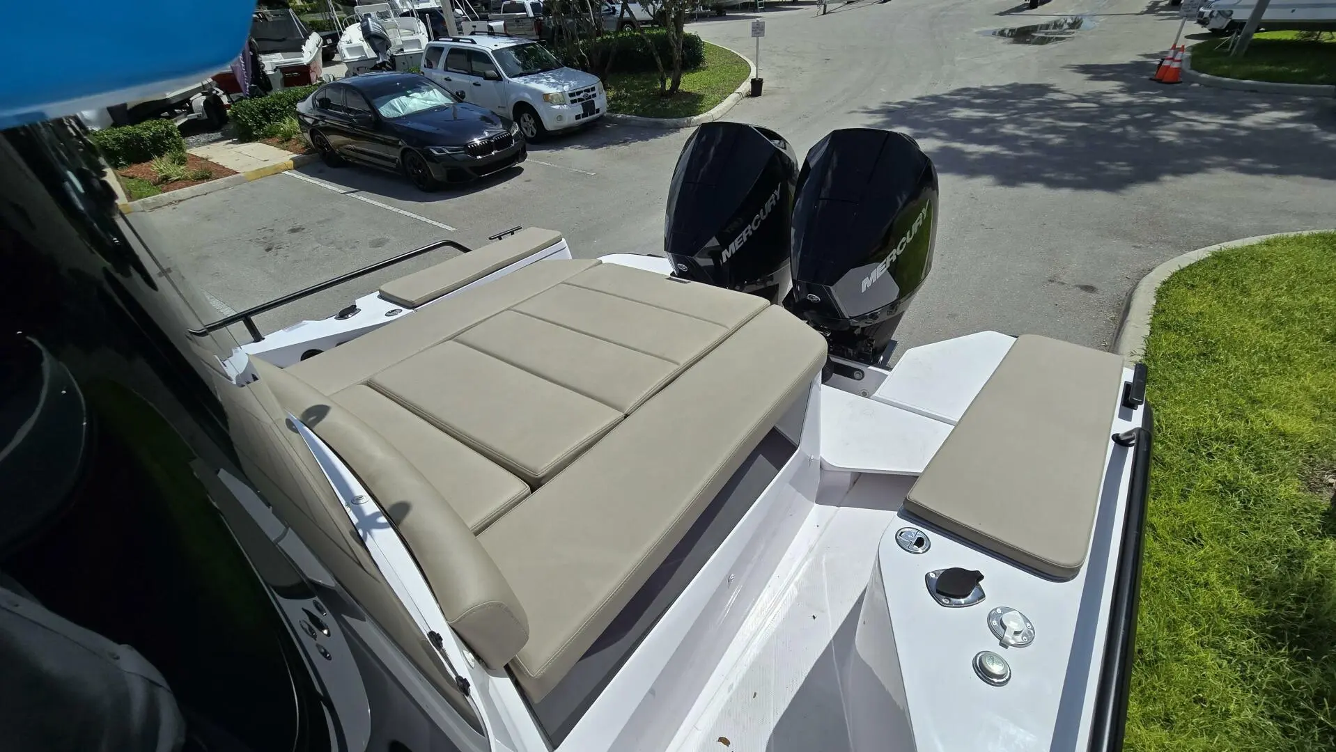 2023 Axopar 28 aft cabin