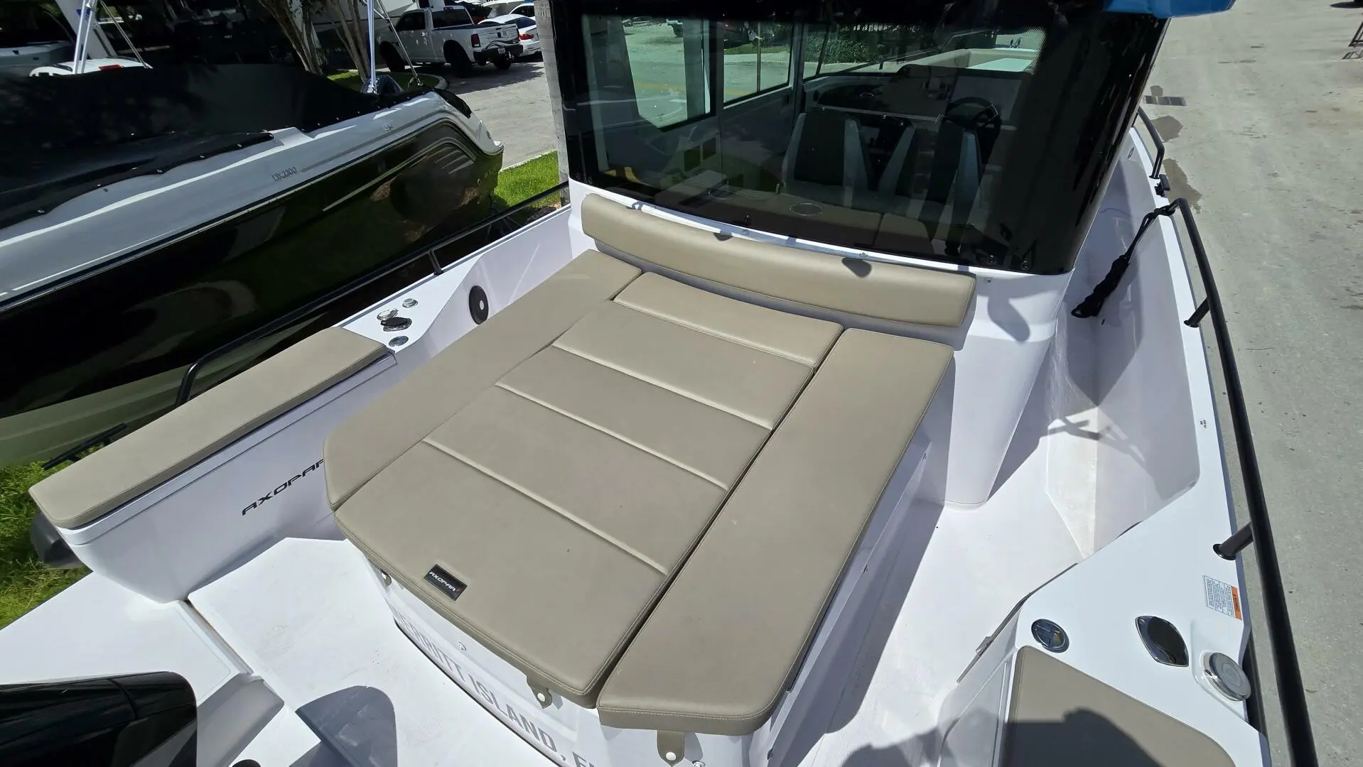 2023 Axopar 28 aft cabin