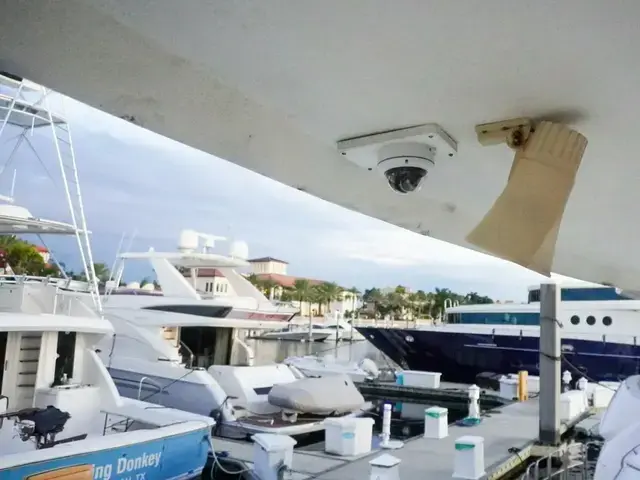 Hatteras 62 Cockpit Motor Yatch