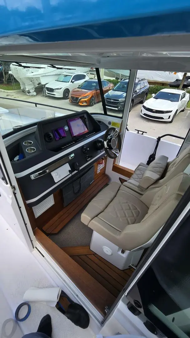 2023 Axopar 28 aft cabin