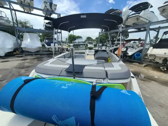 Bayliner Vr5