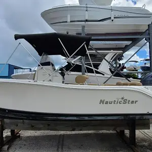 2020 Nauticstar 2102