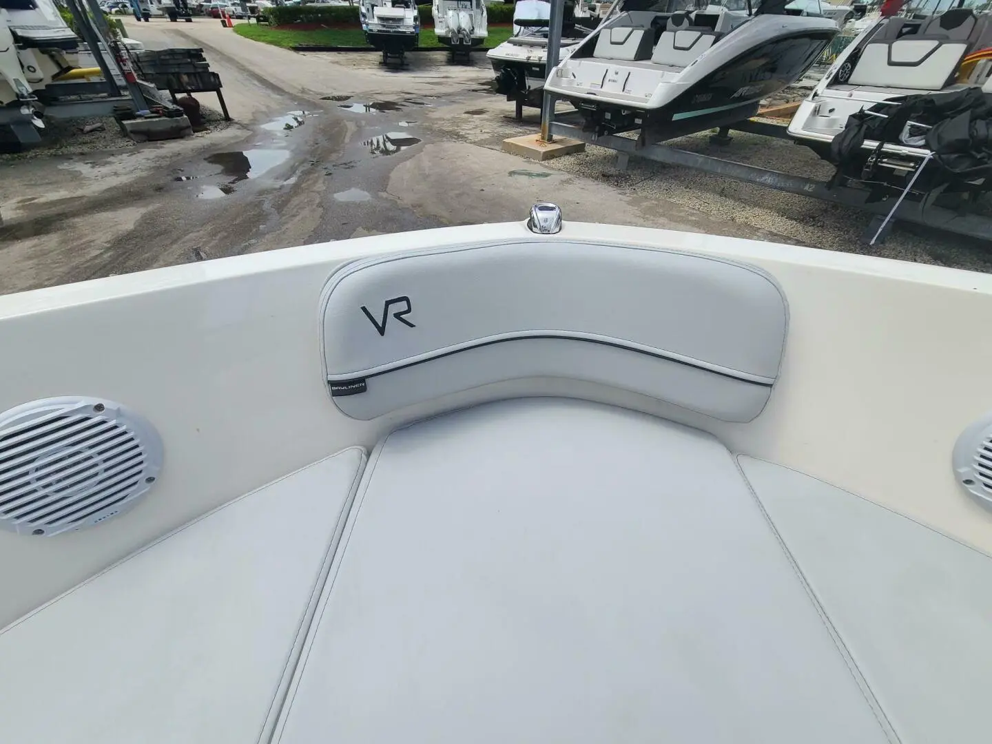 2022 Bayliner vr5